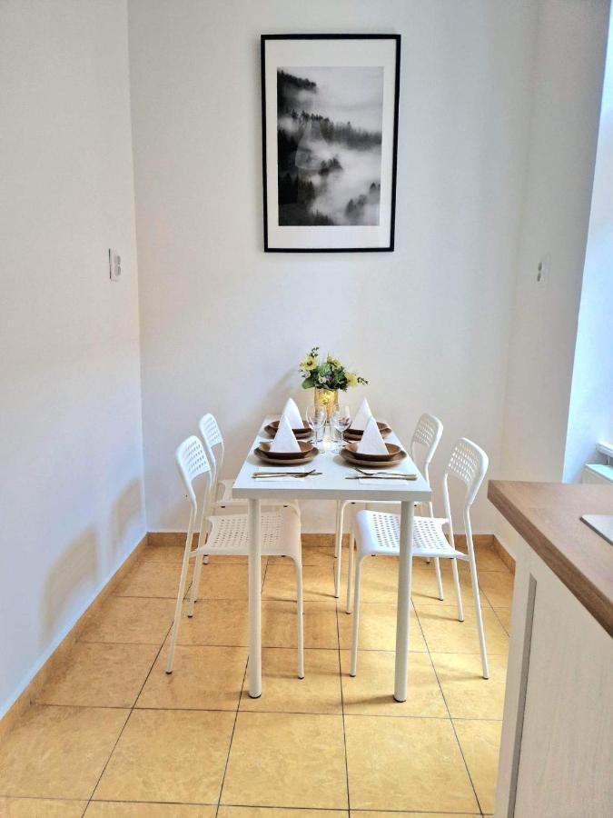 Christie'S Downtown Apartment บูดาเปสต์ ภายนอก รูปภาพ